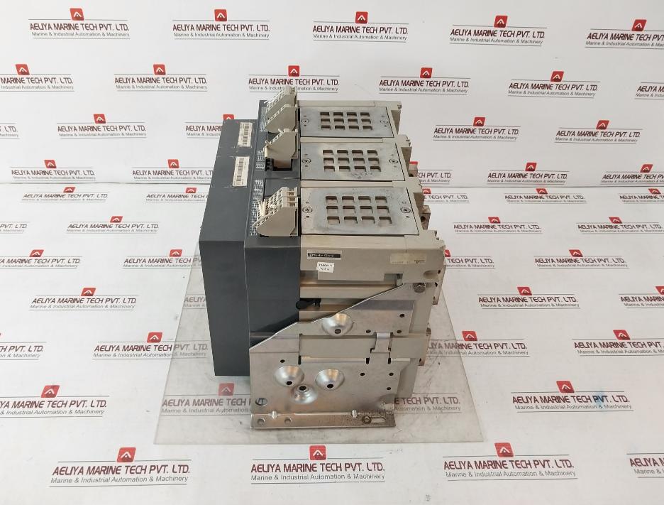 Schneider Electric Nw32 H1 Masterpact Micrologic 2.0A Circuit Breaker 1000V 12Kv