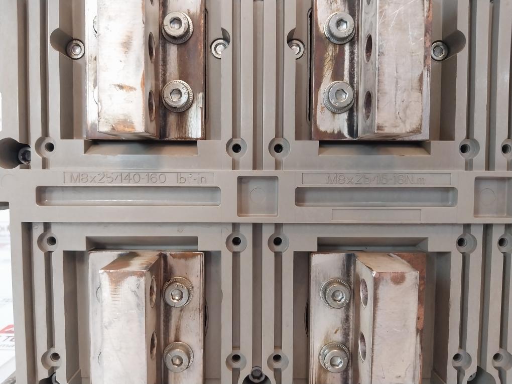 Schneider Electric Nw32 H1 Masterpact Micrologic 2.0A Circuit Breaker 1000V 12Kv