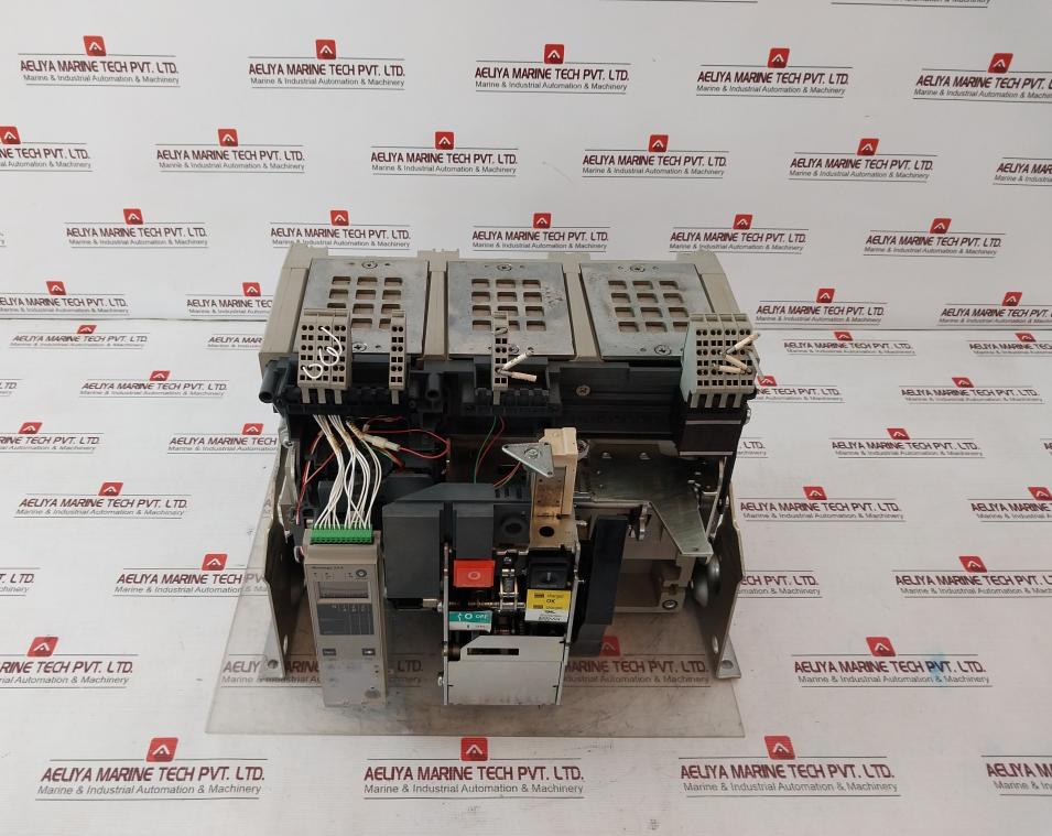 Schneider Electric Nw32 H1 Masterpact Micrologic 2.0A Circuit Breaker 1000V 12Kv