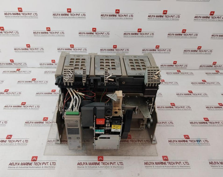 Schneider Electric Nw32 H1 Masterpact Micrologic 2.0A Circuit Breaker 1000V 12Kv
