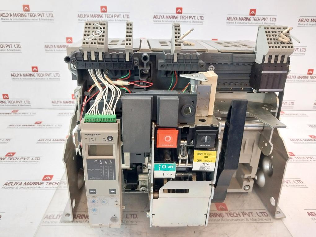 Schneider Electric Nw32 H1 Masterpact Micrologic 2.0A Circuit Breaker 1000V 12Kv