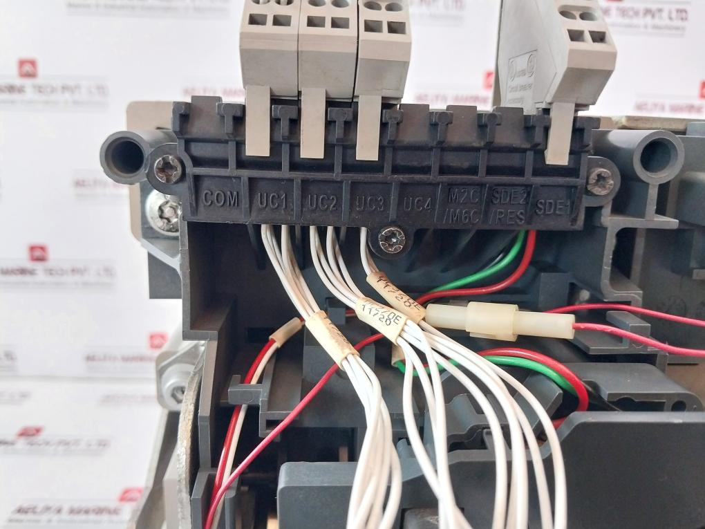 Schneider Electric Nw32 H1 Masterpact Micrologic 2.0A Circuit Breaker 1000V 12Kv