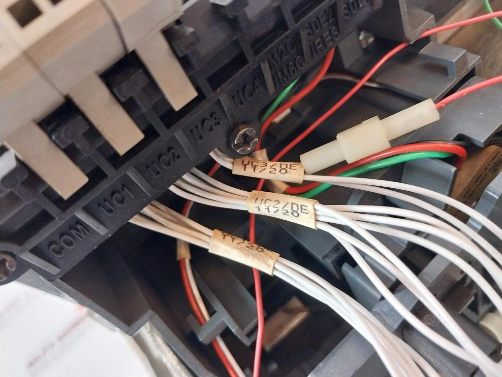 Schneider Electric Nw32 H1 Masterpact Micrologic 2.0A Circuit Breaker 1000V 12Kv