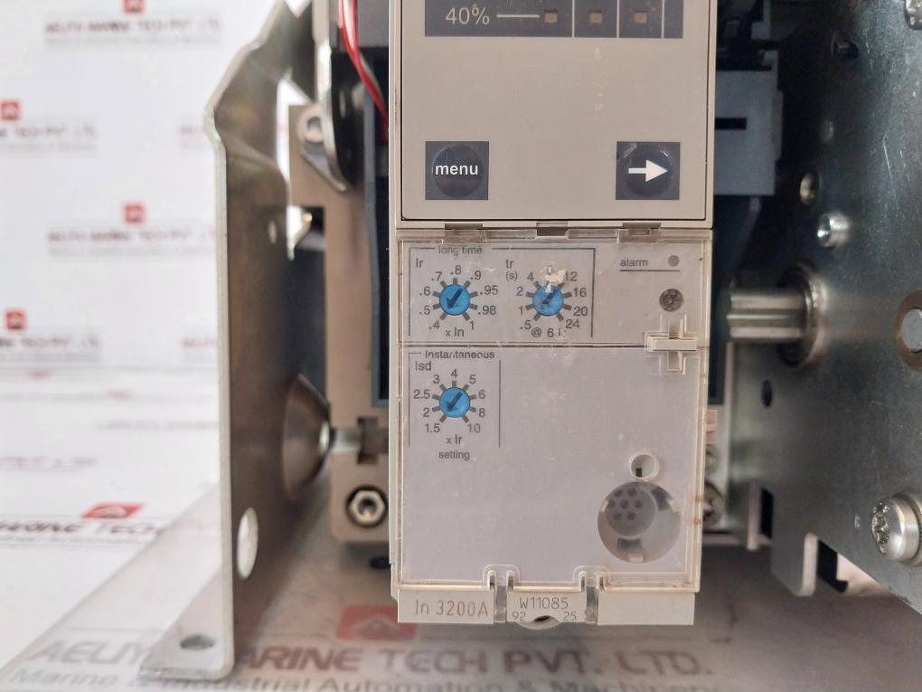 Schneider Electric Nw32 H1 Masterpact Micrologic 2.0A Circuit Breaker 1000V 12Kv