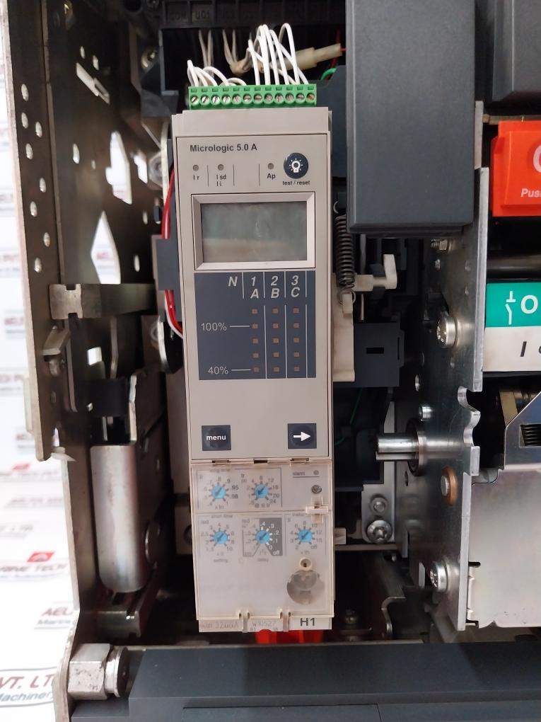 Schneider Electric Nw32 H1 Masterpact Micrologic 5.0a Circuit Breaker 3200a