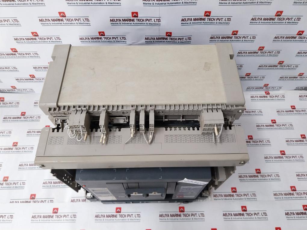 Schneider Electric Nw32 H1 Masterpact Micrologic 5.0a Circuit Breaker 3200a