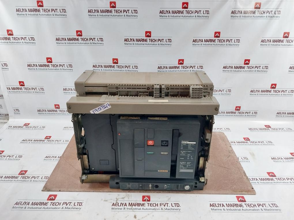 Schneider Electric Nw32 Ha Masterpact Air Circuit Breaker 690V 3200A 1000V 12Kv