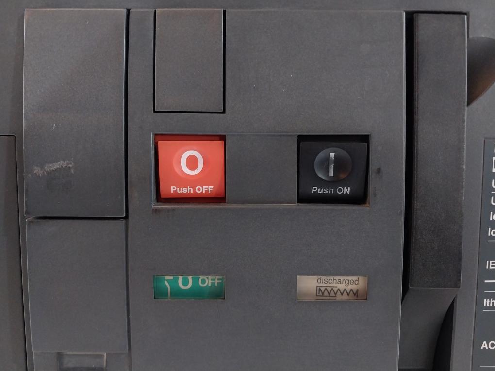 Schneider Electric Nw32 Ha Masterpact Air Circuit Breaker 690V 3200A 1000V 12Kv