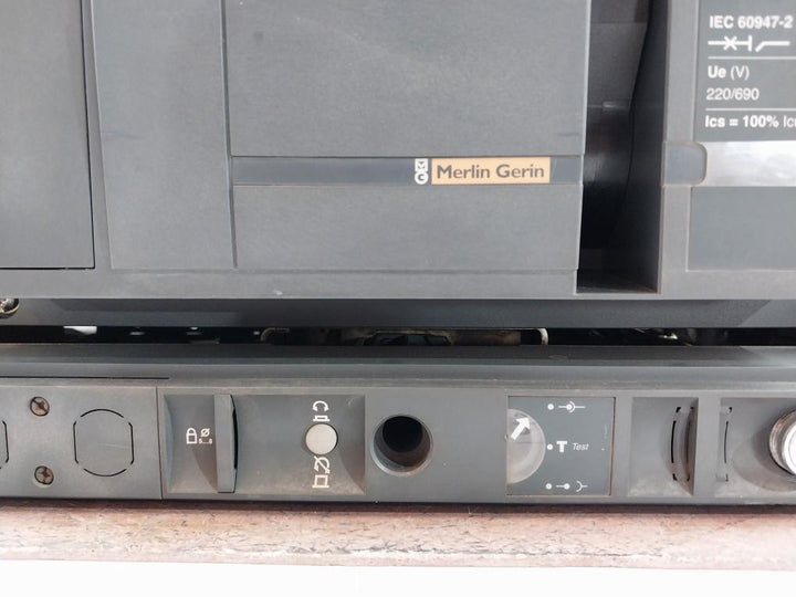 Schneider Electric Nw32 Ha Masterpact Air Circuit Breaker 690V 3200A 1000V 12Kv