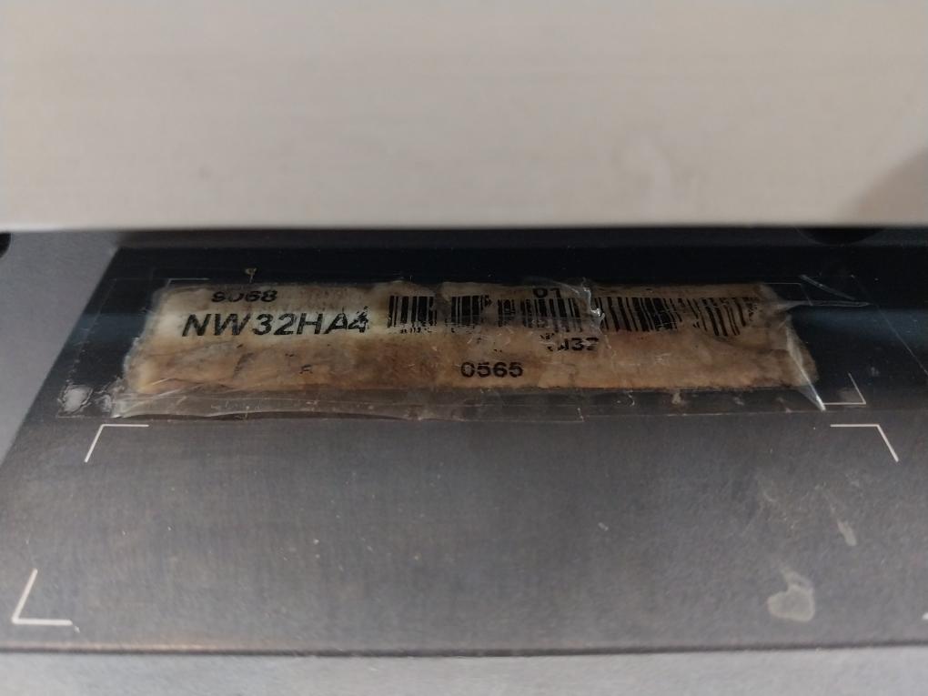 Schneider Electric Nw32 Ha Masterpact Air Circuit Breaker 690V 3200A 1000V 12Kv