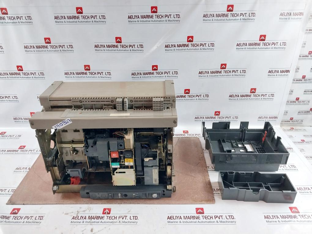 Schneider Electric Nw32 Ha Masterpact Air Circuit Breaker 690V 3200A 1000V 12Kv