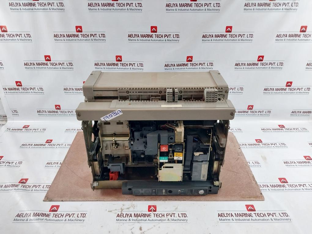 Schneider Electric Nw32 Ha Masterpact Air Circuit Breaker 690V 3200A 1000V 12Kv