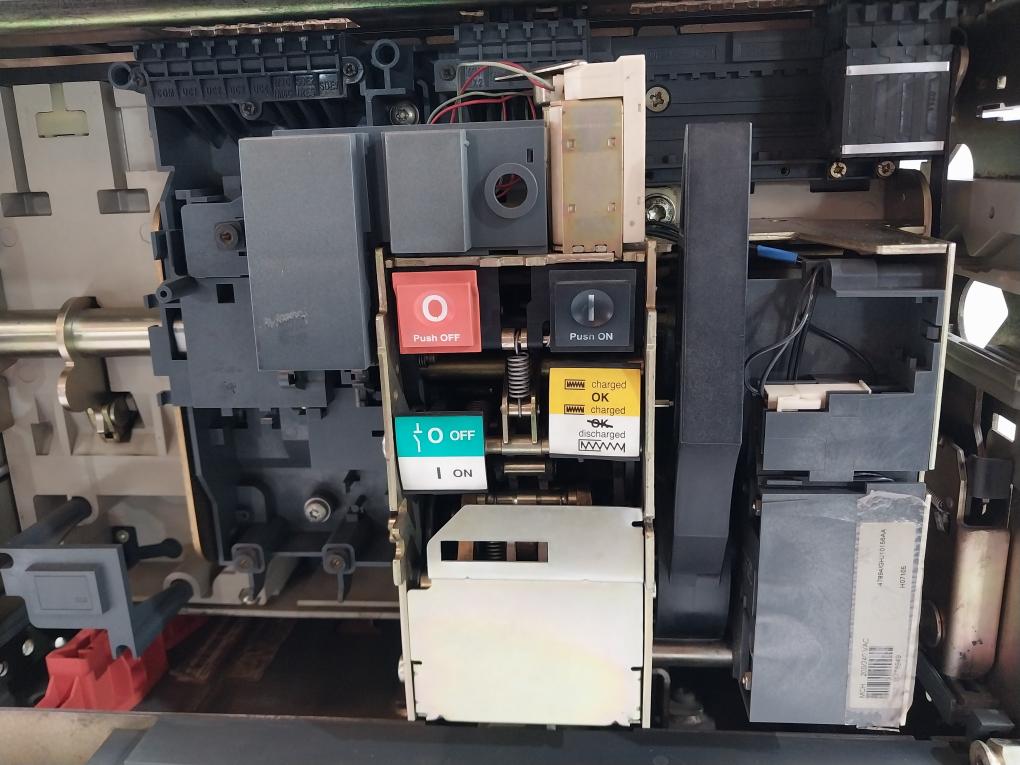 Schneider Electric Nw32 Ha Masterpact Air Circuit Breaker 690V 3200A 1000V 12Kv