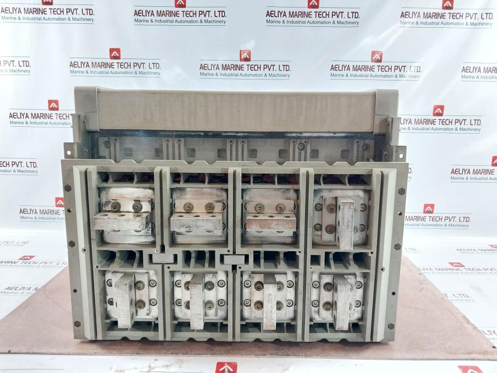 Schneider Electric Nw32 Ha Masterpact Air Circuit Breaker 690V 3200A 1000V 12Kv