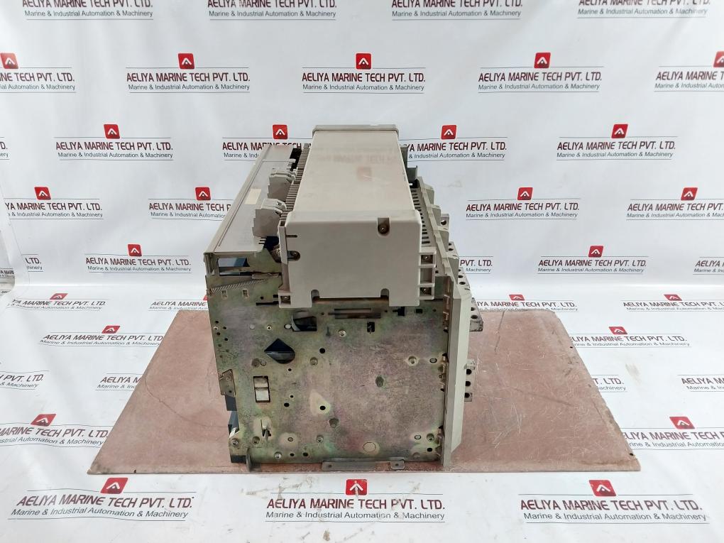 Schneider Electric Nw32 Ha Masterpact Air Circuit Breaker 690V 3200A 1000V 12Kv