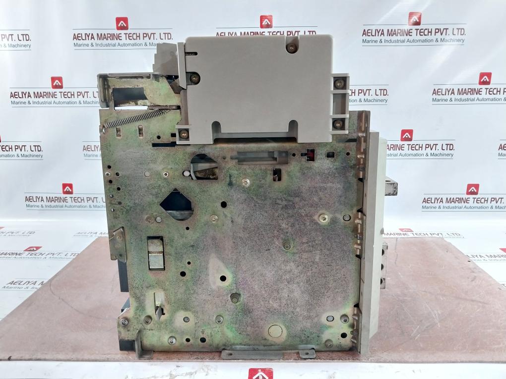 Schneider Electric Nw32 Ha Masterpact Air Circuit Breaker 690V 3200A 1000V 12Kv