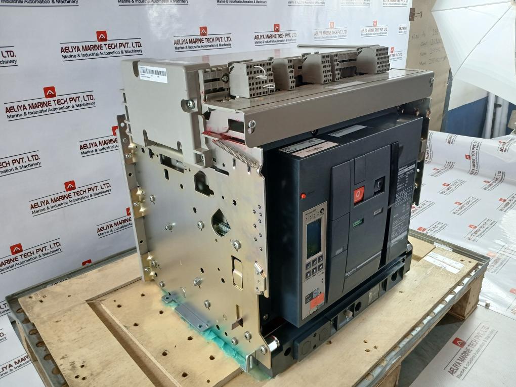 Schneider Electric Nw40 H2 Masterpact Circuit Breaker 600V- 85 Micrologic 6.0 P