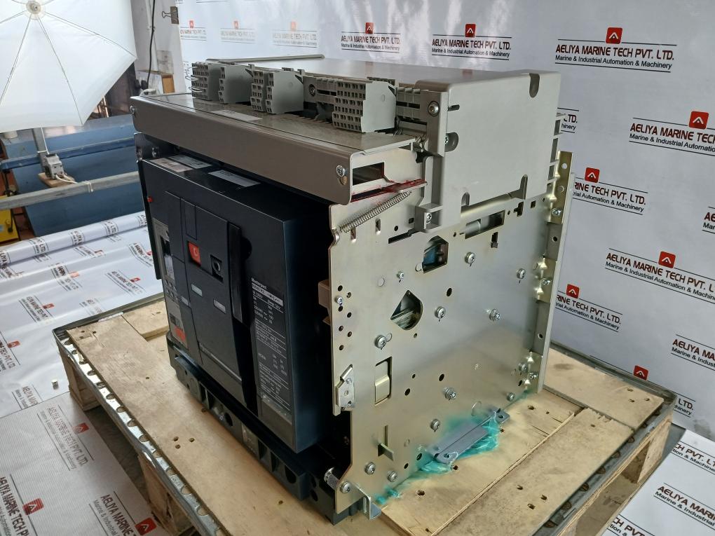 Schneider Electric Nw40 H2 Masterpact Circuit Breaker 600V- 85 Micrologic 6.0 P