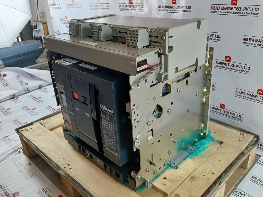 Schneider Electric Nw40 H2 Masterpact Nw Circuit Breaker Iec 60947-2 50/60Hz