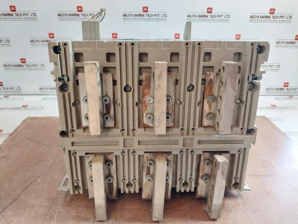 Schneider Electric Nw40 Hf Switch-disconnector Masterpact 1000V 12Kv 690V Ac23A