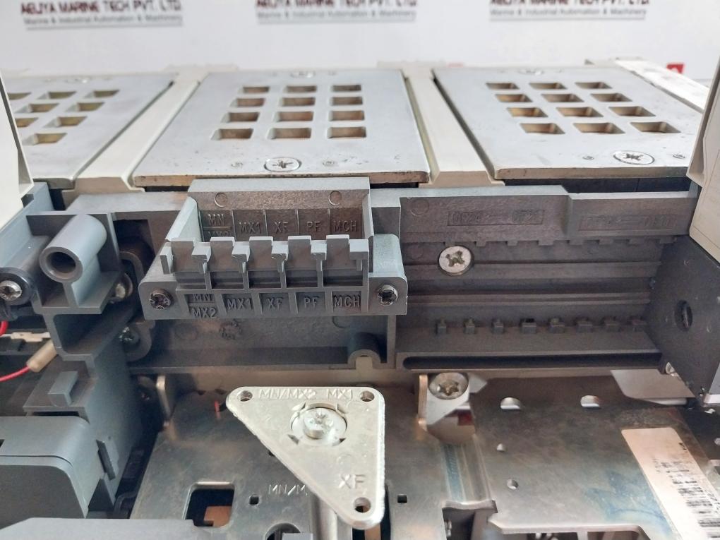 Schneider Electric Nw40 Hf Switch-disconnector Masterpact 1000V 12Kv 690V Ac23A