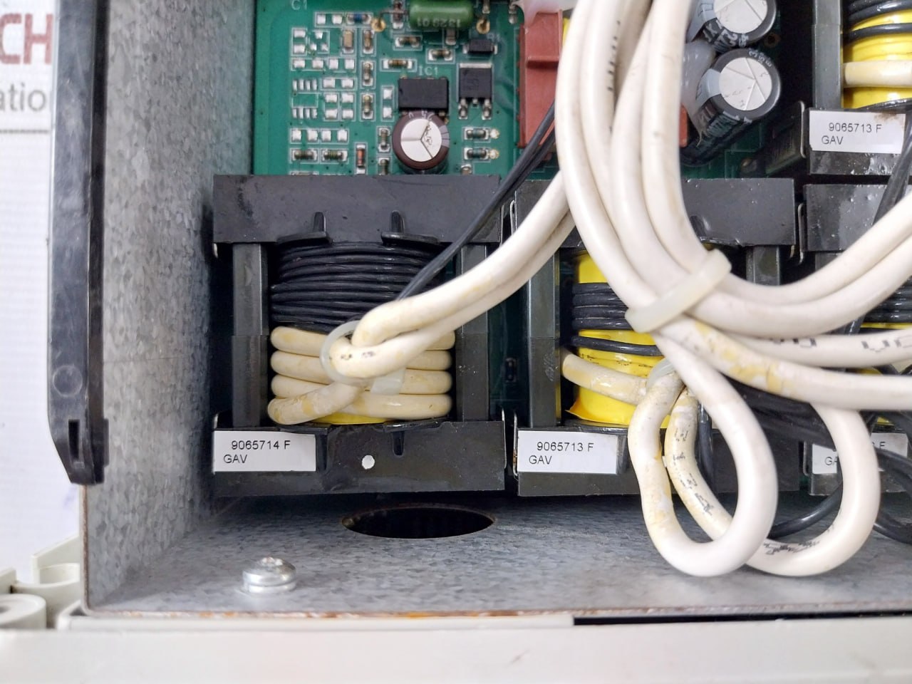 Schneider Electric P122B00V112C Overcurrent Protection Relay 94V-0 (Not Working)