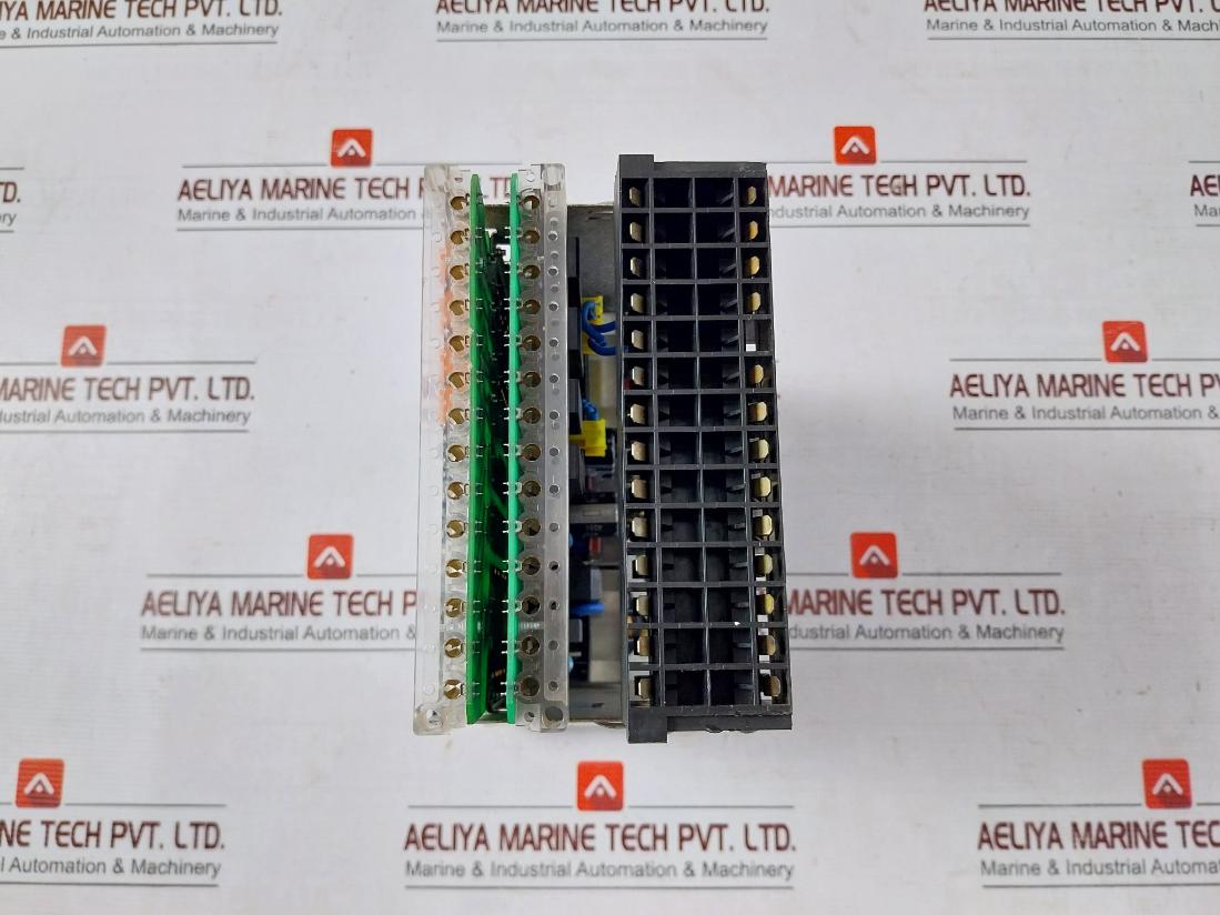 Schneider Electric P122 Overcurrent Protection Relay 1/5A 24-250 (Not Working)