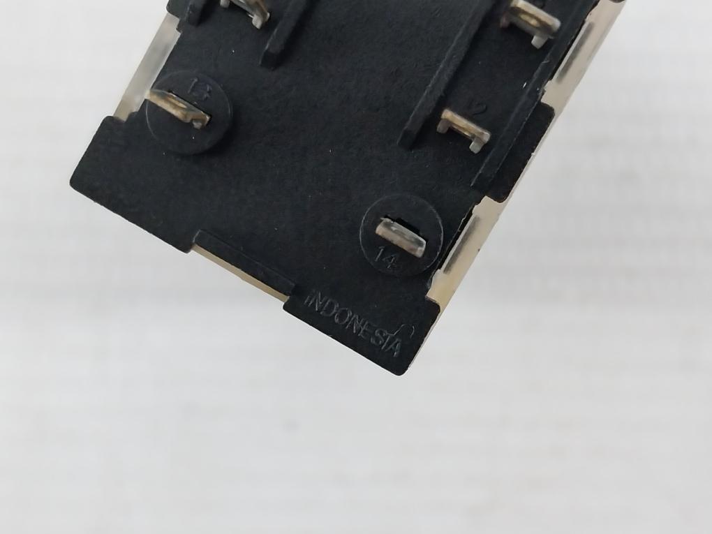 Schneider Electric Rxm2Ab2P7 Miniature Plug In Relay 230Vac 12A/250 Vac 28Vdc