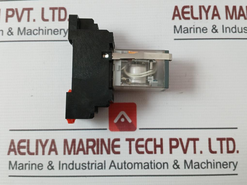 Schneider Electric Rxm4Lb2P7 Plug-in Relay With Socket Rxze1M4C 50/60Hz &nbsp;