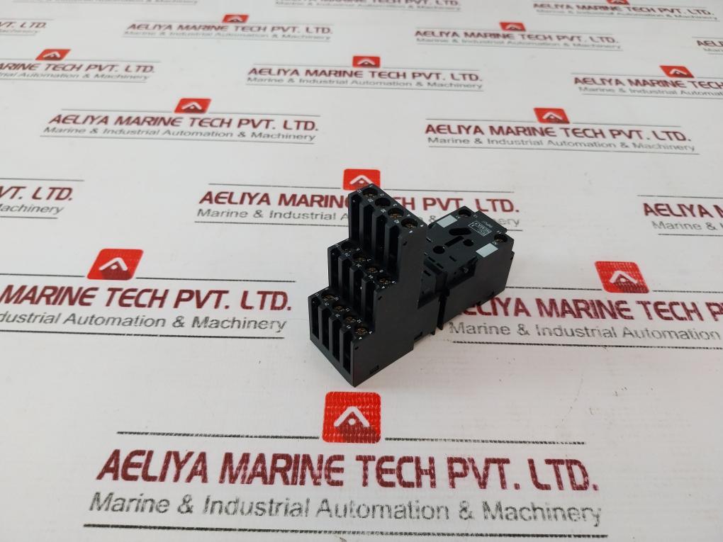 Schneider Electric Rxze2S114M Relay Socket, 10A 250V, 2.5Kv