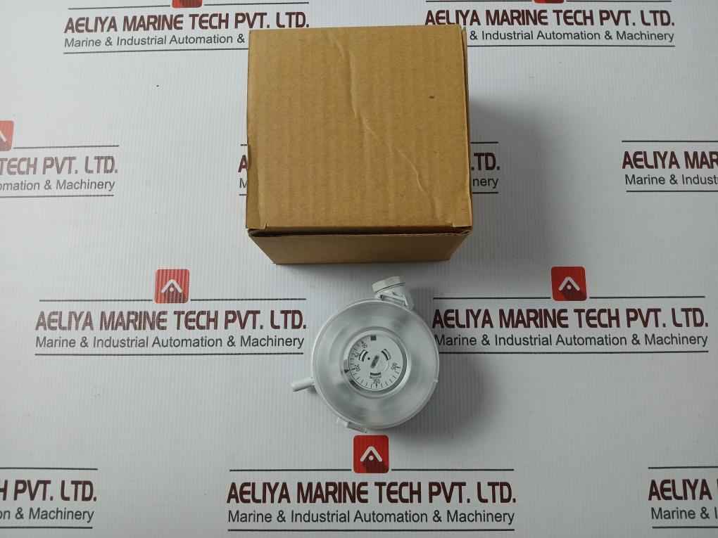 Schneider Electric Spd910-500Pa Differential Pressure Switch 004701070 50-500 Pa