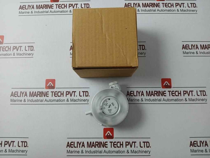 Schneider Electric Spd910-500Pa Differential Pressure Switch 004701070 50-500 Pa