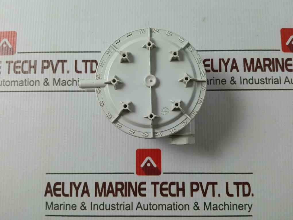 Schneider Electric Spd910-500Pa Differential Pressure Switch 004701070 50-500 Pa