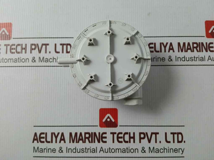 Schneider Electric Spd910-500Pa Differential Pressure Switch 004701070 50-500 Pa
