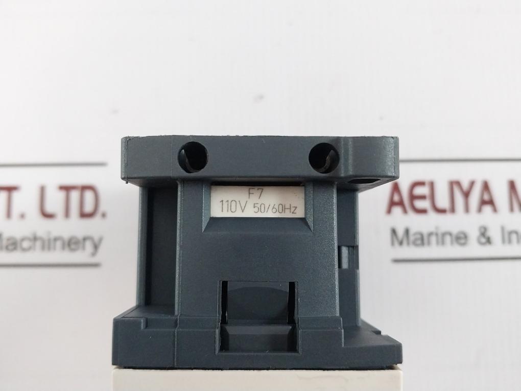 Schneider Electric/Telemecanique Cad 32 Control Relay 110V 50/60 Hz 690V