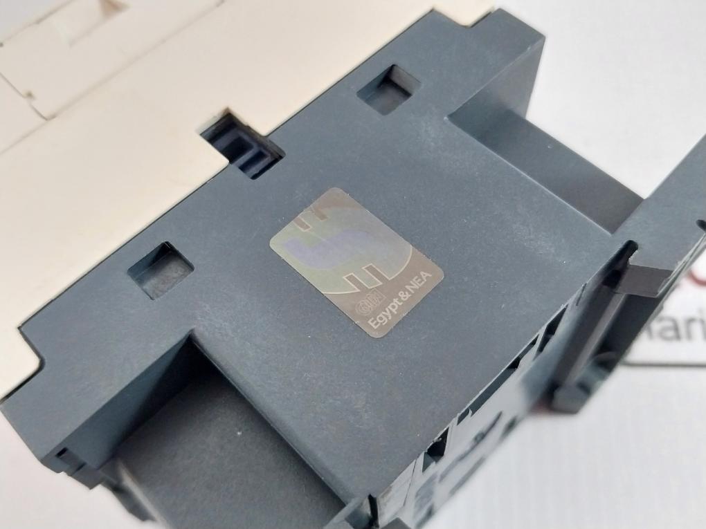 Schneider Electric/Telemecanique Cad 32 Control Relay 110V 50/60 Hz 690V