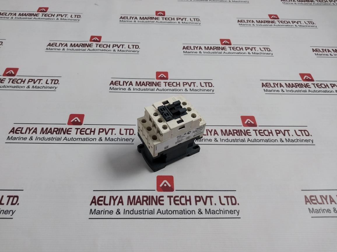 Schneider Electric/Telemecanique Cad32 Control Relay 690V 50/60Hz
