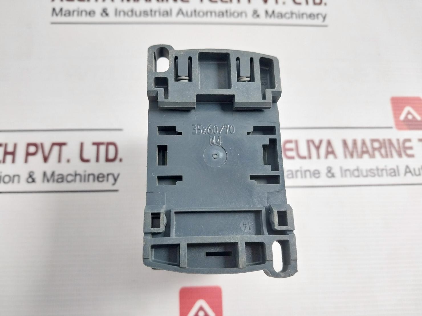 Schneider Electric/Telemecanique Cad32 Control Relay 690V 50/60Hz