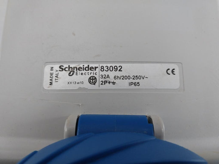 Schneider Electric Unika Interlocked Socket 200-250V/Ip65 83092