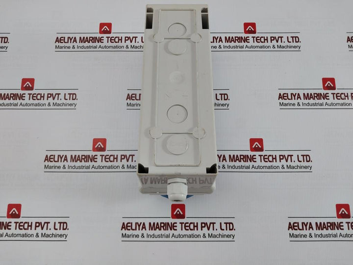 Schneider Electric Unika Interlocked Socket 200-250V/Ip65 83092
