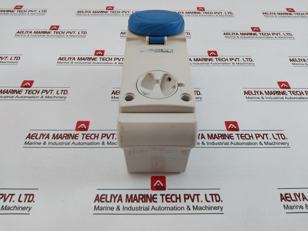 Schneider Electric Unika Interlocked Socket 200-250V/Ip65 83092