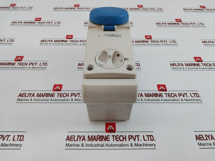 Schneider Electric Unika Interlocked Socket 200-250V/Ip65 83092
