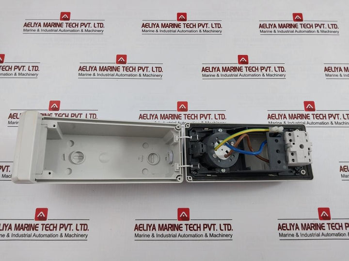Schneider Electric Unika Interlocked Socket 200-250V/Ip65 83092