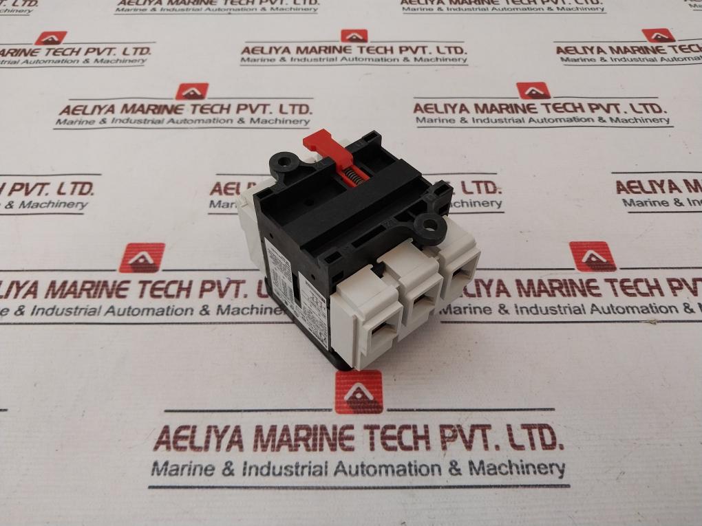 Schneider Electric V 3 Pole Isolator Load