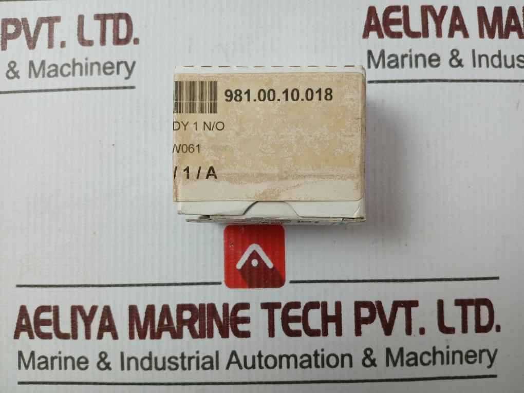 Schneider Electric Zb4 Bw061 Light Block With Body Fixing Collar 250V Max