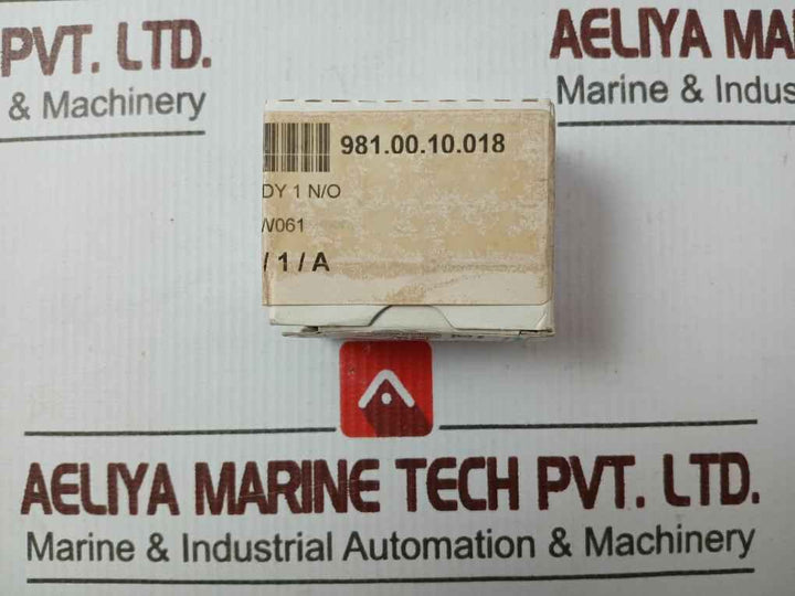 Schneider Electric Zb4 Bw061 Light Block With Body Fixing Collar 250V Max