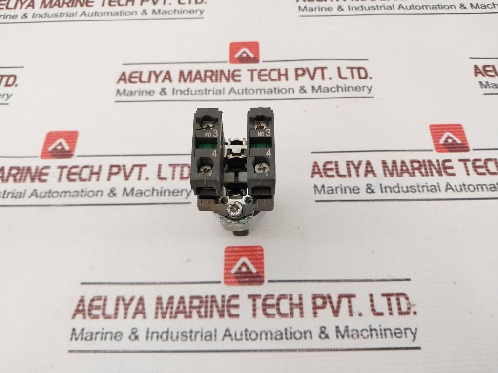 Schneider Electric Zbe-101 Selector Switch Ac15-240V 3A