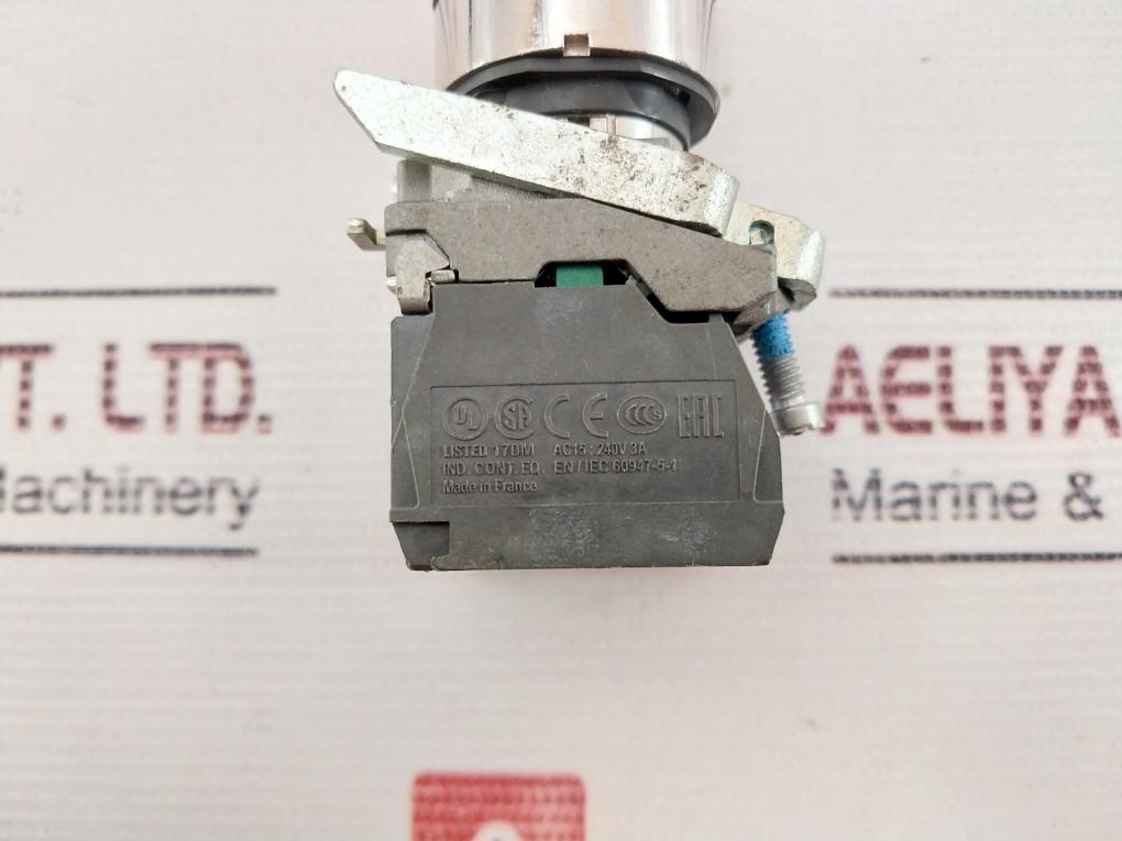 Schneider Electric Zbe-101 Selector Switch Ac15-240V 3A