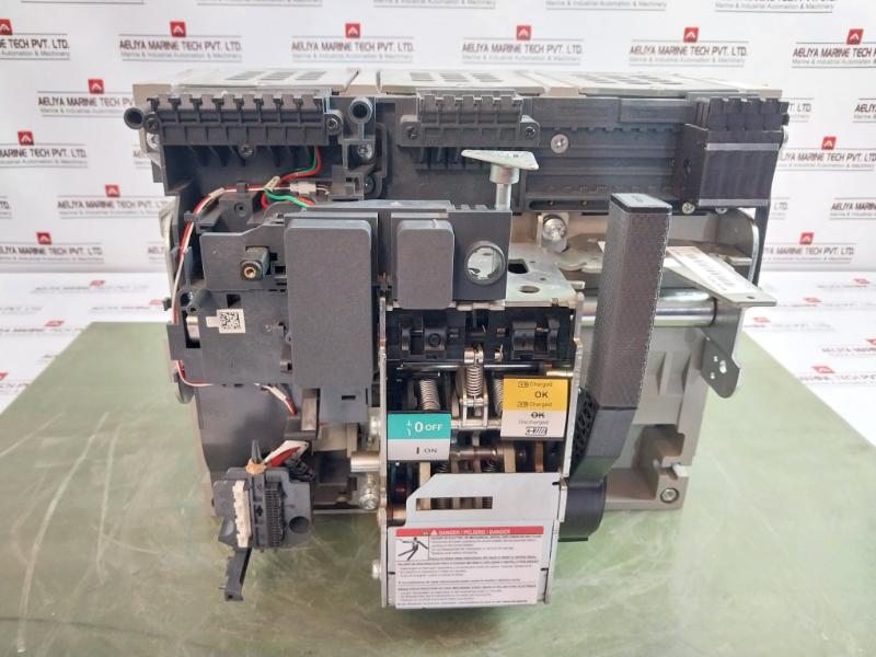 Schneider Electric/merlin Gerin Lv847610 Masterpact Circuit Breaker Nha27021