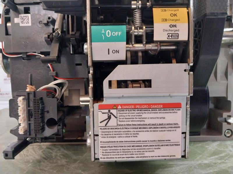 Schneider Electric/merlin Gerin Lv847610 Masterpact Circuit Breaker Nha27021